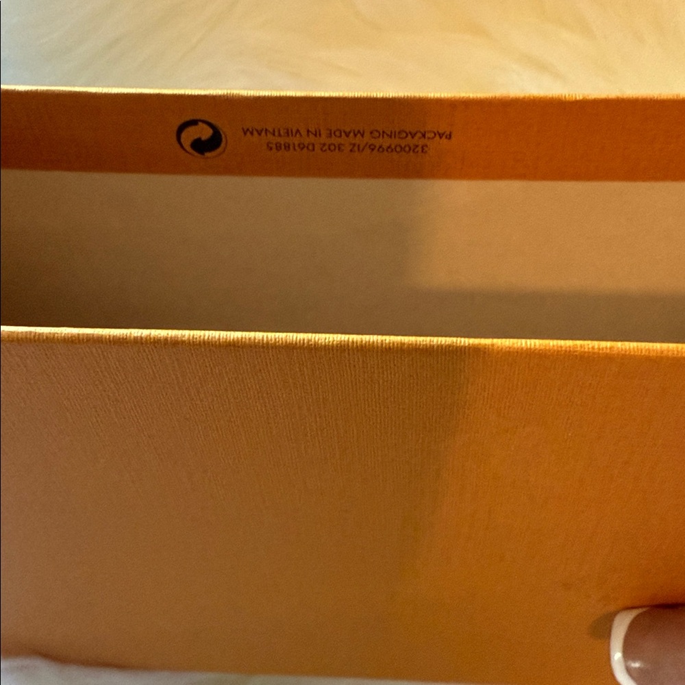 Louis Vuitton Saffron Box with Navy Tab! - Picture 3 of 4